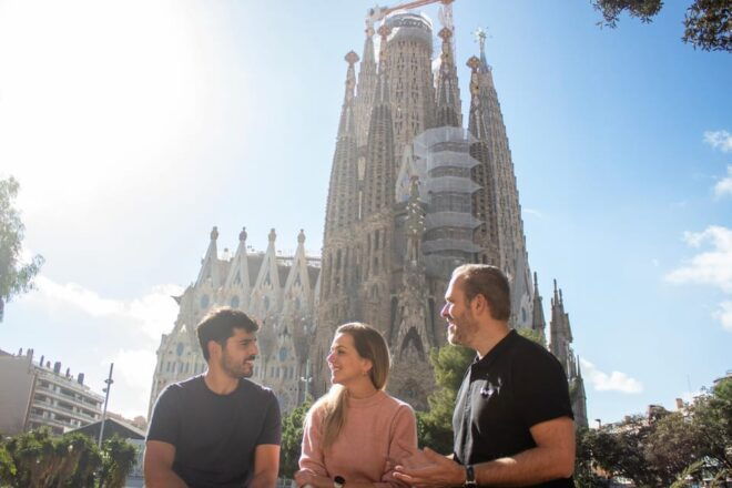 Barcelona'S Contrasts: the History Through Its Neighborhoods - Customer Feedback