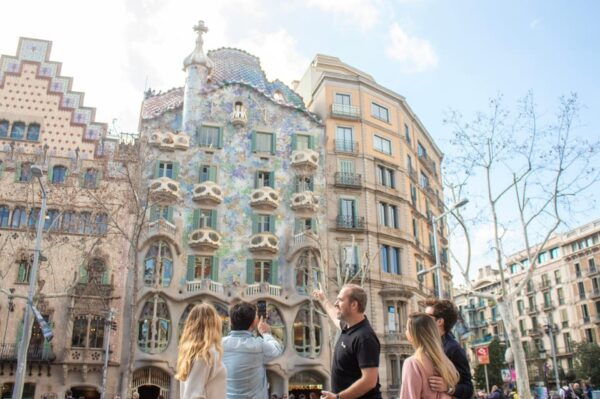 Barcelona'S Contrasts: the History Through Its Neighborhoods - Exploring Gràcias Village-like Charm