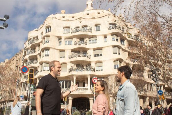 Barcelona'S Contrasts: the History Through Its Neighborhoods - Navigating El Carmels Historical Bunkers