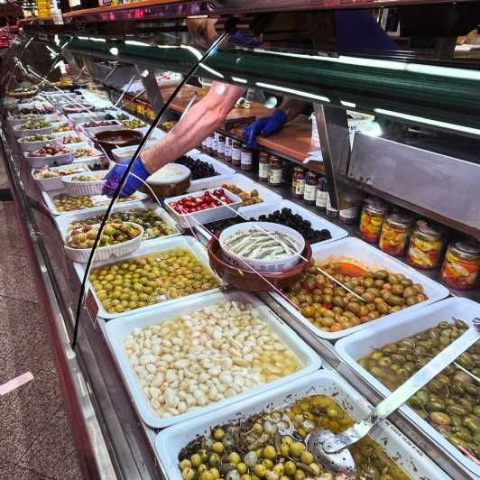 Barcelona´s Lunch or Dinner Tapas Tour: Food and Happiness - Classic Tapas