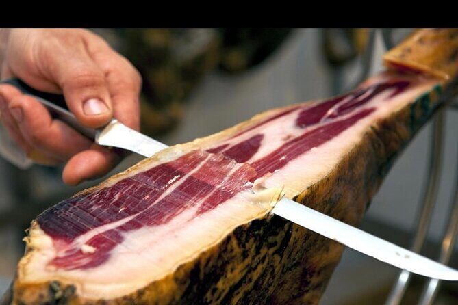 Barcelona´s Lunch or Dinner Tapas Tour: Food, drinks, happiness! - An In-Depth Look at the Tour Experience