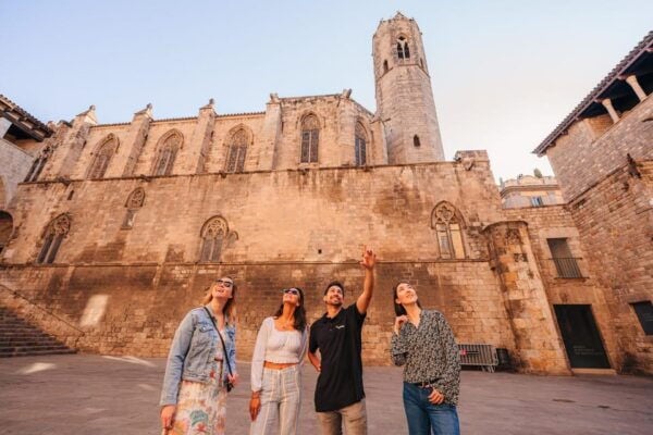 Barcelona's Timeless Treasures: Centenarians Shops & Secrets - Minimum Participant Requirements