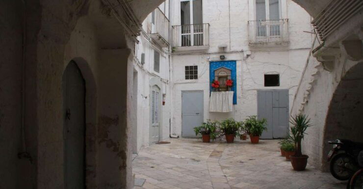 Bari: Guided Walking Tour - Tour Experience