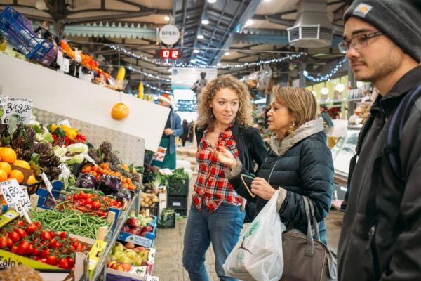 Bari: Market Tour & Authentic Aperitivo at a Locals Home - Tips for Your Visit
