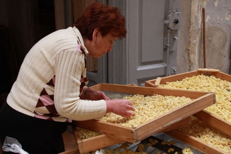 Bari: Private Walking Tour - Walking Through the Old Town