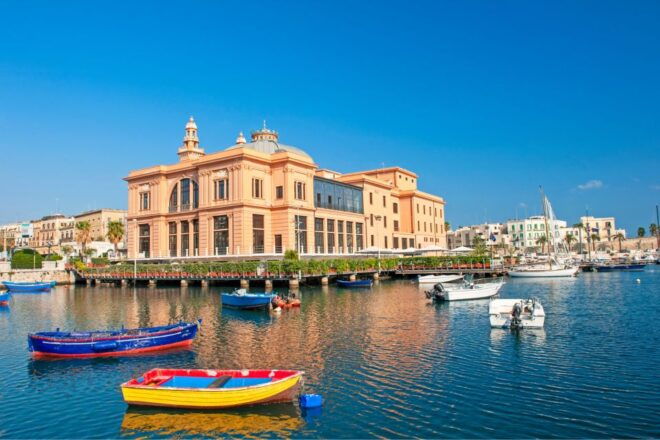 Bari: Self-Guided Highlights Scavenger Hunt & Walking Tour - Tour Description