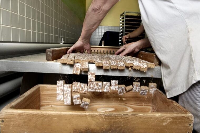 Basel: Tour of Jakob's Basler Leckerly Bakery - Packing Your Own Läckerli