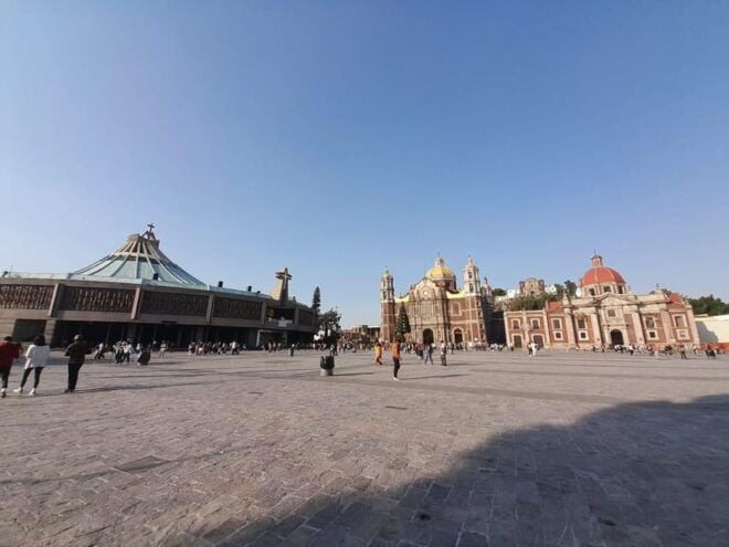 Basilica De Guadalupe: Complete Walking Tour - Exploring the Churches