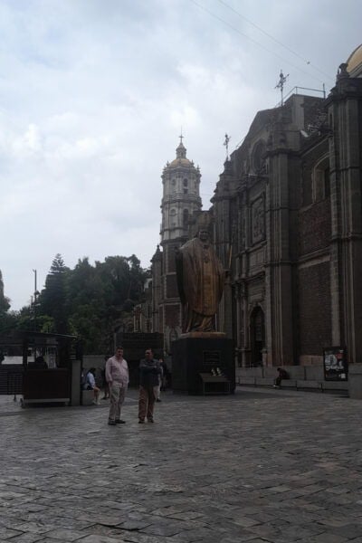 Basilica De Guadalupe: Complete Walking Tour - Visiting the New Basilica