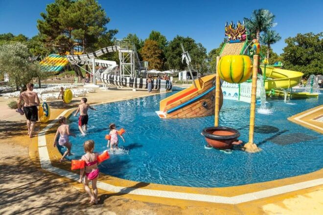 Bassin D'Arcachon: Aqualand Water Park Entry Ticket - Amenities Available