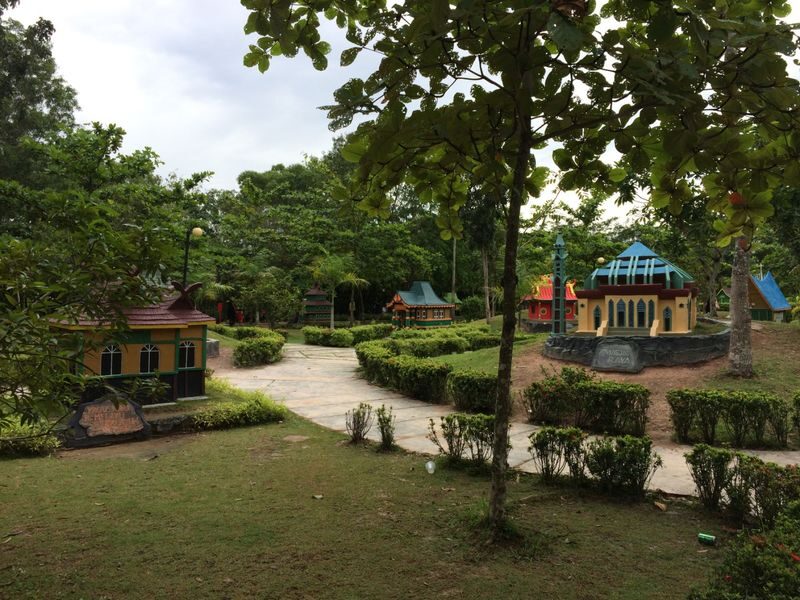 Batam Private Full-Day City & Temple Tour - Barelang Bridge and the seafood lunch