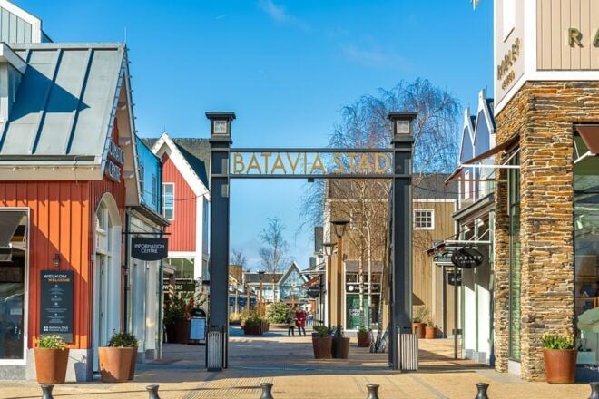 Batavia Stad Fashion Outlet: VIP Day Pass and Coffee & Treat - Inclusions