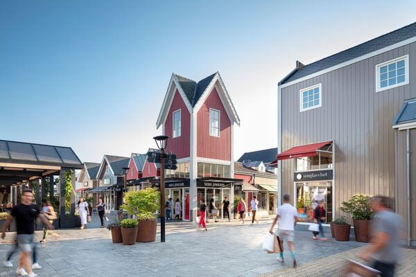 Batavia Stad Fashion Outlet: VIP Day Pass and Coffee & Treat - Important Information