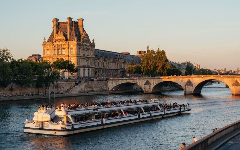 Bateaux Mouches 1-Hour Sightseeing Cruise in Paris - At a glance
