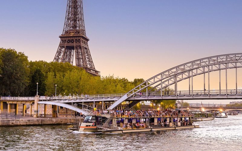 Bateaux Parisiens 1-Hour Sightseeing Cruise from Eiffel Tower - What to know before you board
