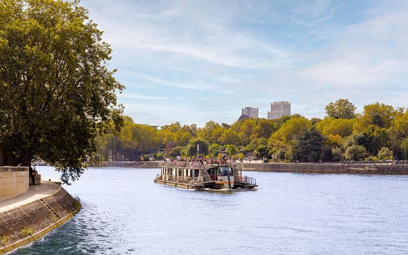 Bateaux Parisiens 1-Hour Sightseeing Cruise from Eiffel Tower - Is the $23.19 starting price good value?