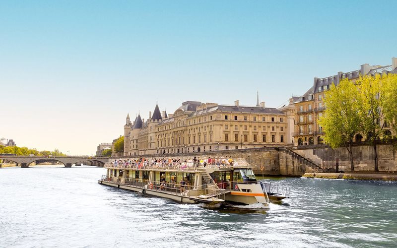 Bateaux Parisiens 1-Hour Sightseeing Cruise from Eiffel Tower - Who should book this Seine cruise?