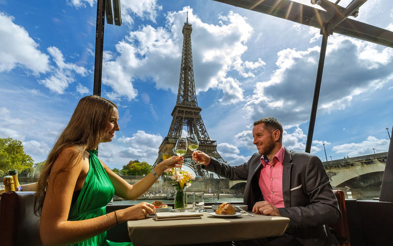 Bateaux Parisiens Seine River Lunch Cruise - Choosing Between Central, Window, and Front Seats
