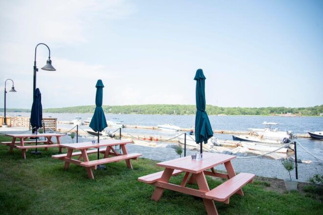 Bath, Me: Maine Oyster & Bubbles Tasting With a Local Expert - Group Size and Conversation