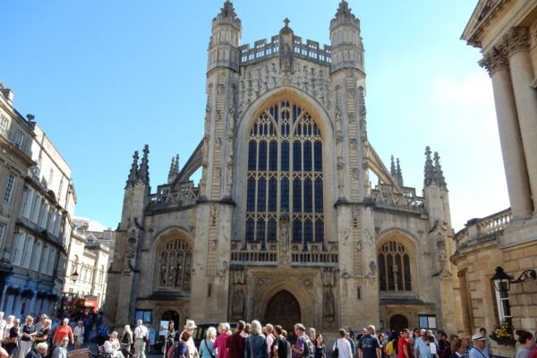 Bath: Quirky Self-Guided Smartphone Heritage Walks - Walk 2: Discovering the Charm of Baths Streets and Architecture