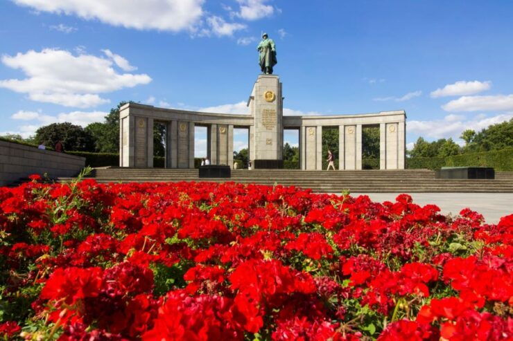 Battle of Berlin: Full Day Private Historic Black Van Tour - Experience