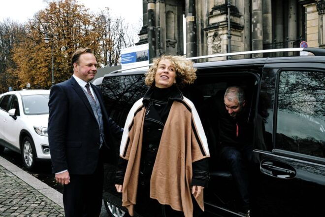 Battle of Berlin: Full Day Private Historic Black Van Tour - About Our Guides