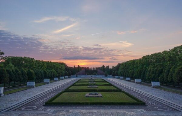 Battle of Berlin: Full Day Private Historic Black Van Tour - The Sum Up