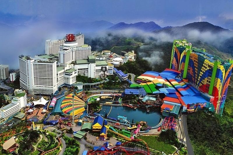 Batu Caves, Genting Highlands and Kuala Lumpur City Full Day Tour - Batu Caves before the highlands