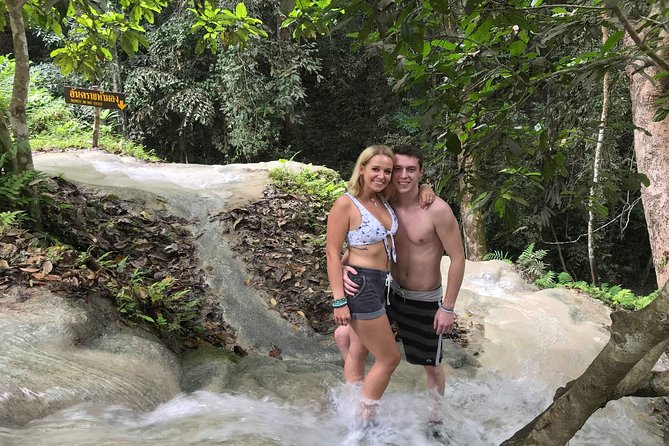 Bau Thong Waterfalls, Tea, and Wat Ban Den Private Tour - Wat Ban Den Temple Complex