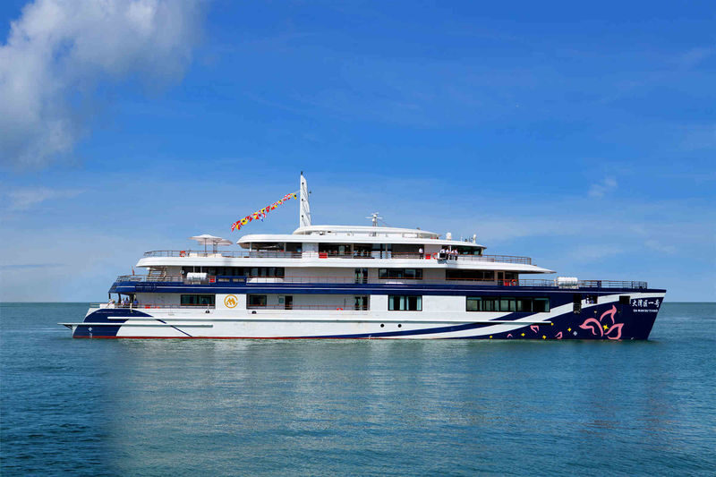 Bay Area Cruise Tickets - A ship with more than a viewing rail