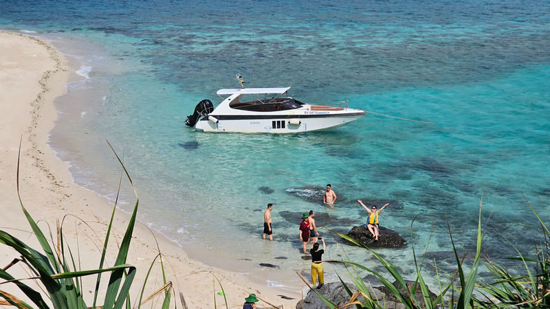Bay Canh & Hon Cau Island Snorkeling Tour With Turtle Release - Bay Canh’s turtle story comes first