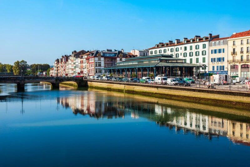 Bayonne: Outdoor Escape Game Discover Bayonne - Txokolatea - Exploring Bayonnes History and Culture