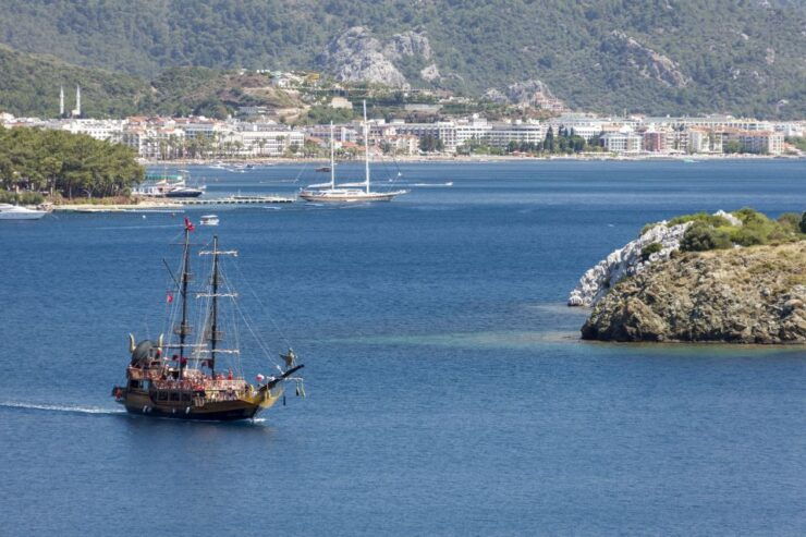 Bays and Islands Boat Trip W/Lunch and Unlimited Drinks - Experience Highlights
