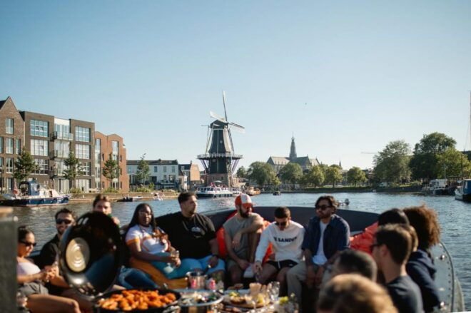 BBQ on Board Haarlem Cruise - Atmosphere