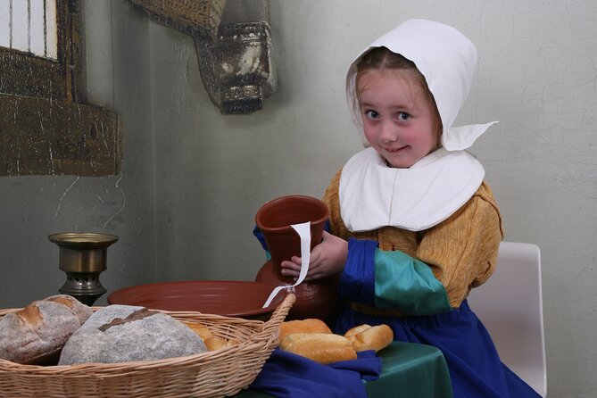 Become a Dutch Art Piece Photo Shoot in Amsterdam - Single Portrait - Experience the Dutch Golden Age