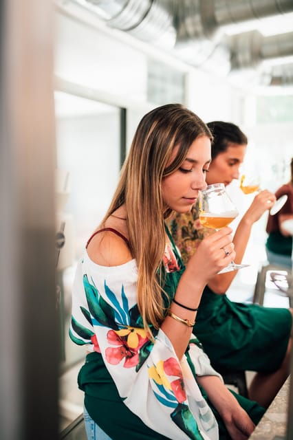 Beer-Brewing Discovery Workshop in the Center of Paris - Tasting Craft Beers