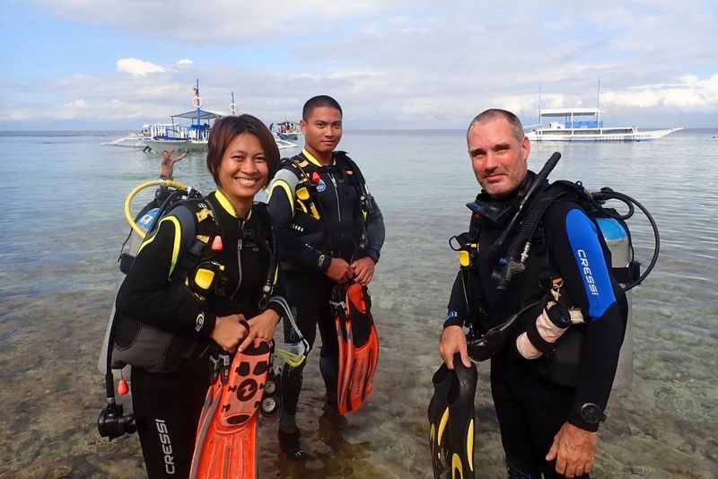 Beginner Scuba Diving in Moalboal with PADI - Sardines, reef life and the open-water session