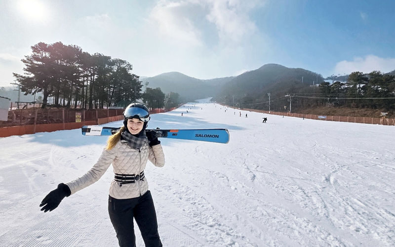 Beginner Ski Day Tour from Seoul: Jisan Ski Resort (Closest Resort) - A nearby snow day, with a choice of how much to ski