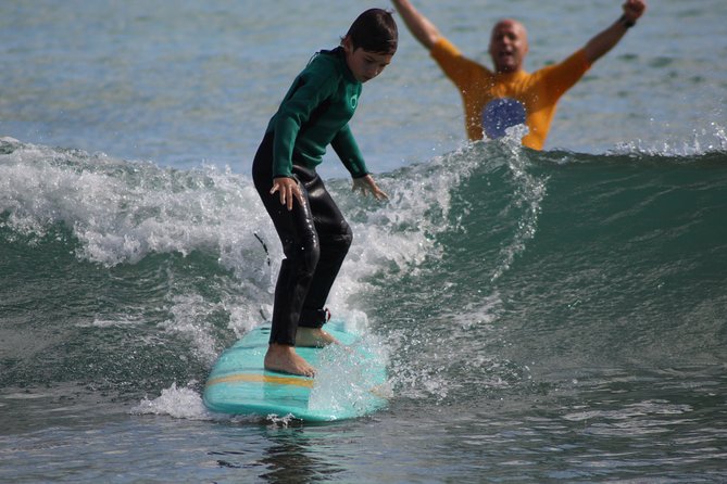 Beginner Surf Course - Surfboard and Equipment