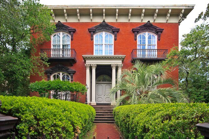 Behind The Scenes Movie Tour Midnight in the Garden - Good To Know