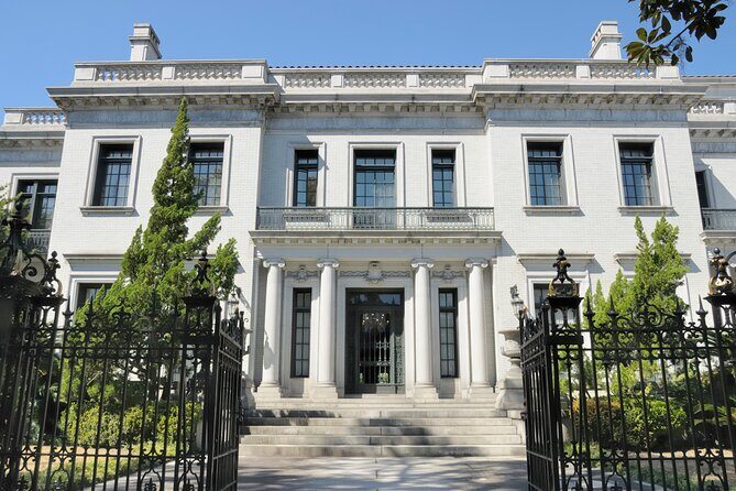 Behind The Scenes Movie Tour Midnight in the Garden - FAQ