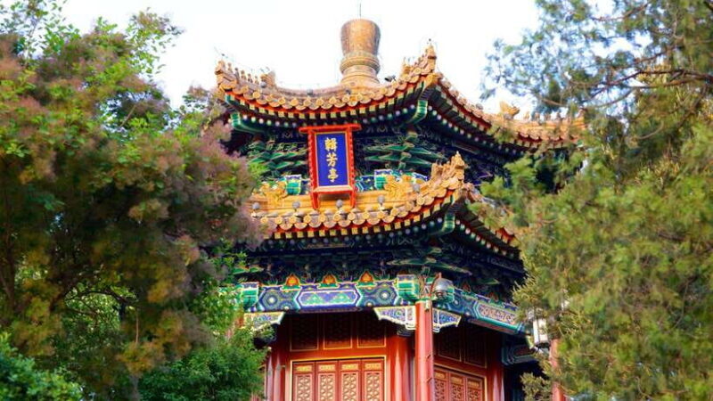 Beijing: 2 Hour Jingshan & Beihai Park Private Walking Tour - Beijing: 2 Hour Jingshan & Beihai Park Private Walking Tour – A Balance of Culture, History, and Local Life