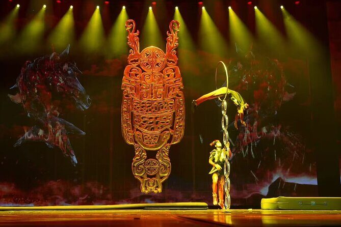 Beijing Acrobatic Show at Red Theater - An Introduction to Beijing Acrobatics