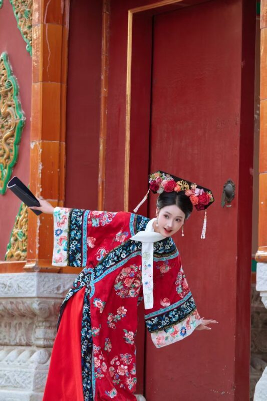 Beijing Ancient Costume Experience Photography [Free Choice of Clothing + Exquisite Makeup & Styling + Professional Photographer] - Choosing a costume near the Forbidden City