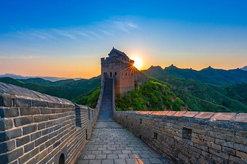 Beijing Badaling Great Wall + Ming Tombs Dingling Museum Pure Play 1-Day Tour - Guides can add meaning, but the package language matters