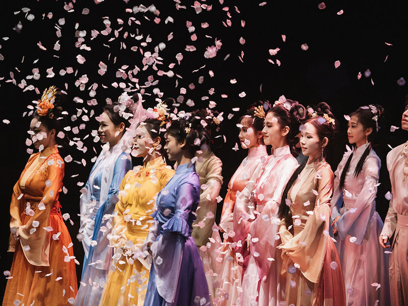 Beijing Banquet Catering | Stepping into an Immersive Cultural Imperial Banquet of "A Dream of Red Mansions" - The performance: graceful, visual and mostly in Mandarin