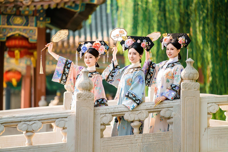 Beijing Beihai Park Ancient Costume Hanfu Travel Photography (Ancient Costume Hanfu + Makeup & Accessories/Photography/Multiple Packages Available) - At a glance