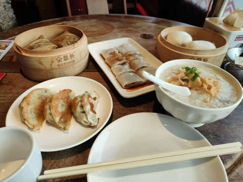 Beijing: Dim Sum Breakfast & Hutong History Tour - A Closer Look at What to Expect