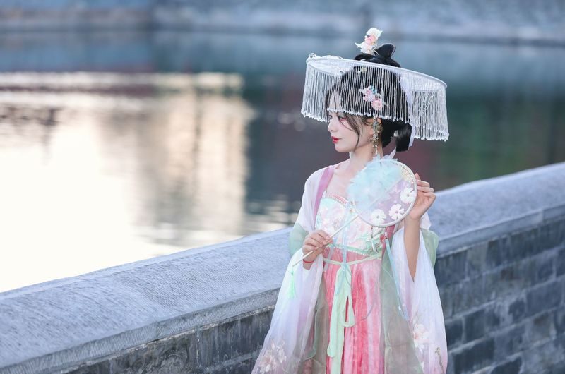 Beijing Hanfu / Song Dynasty style / Warring States robe / Qing Dynasty Han woman costume rental and photography experience (Chinese and English in-store staff service provided, barrier-free communication) - What English support really means