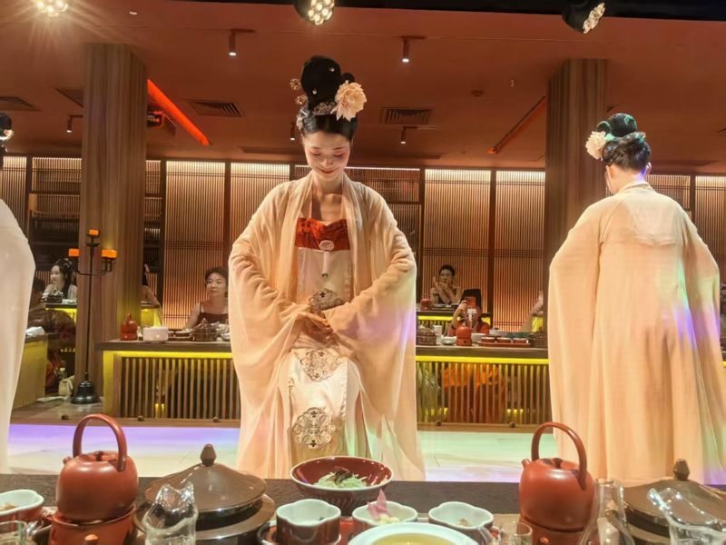 Beijing Imperial Banquet, A grand feast of ancient Chinese emperors - A close-up look at dance, music, and light